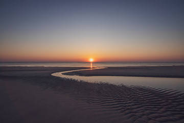 Sonnenuntergang am Strand beim Roten Kliff auf der Insel Sylt - 305478862