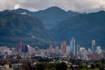Naklejka premium Bogotá, vista del oriente de la ciudad en un día nublado_Colombia