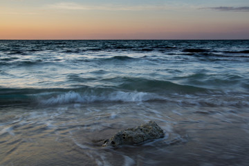 lunga esposizione sulla riva del mare