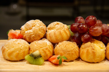  mini assorts dessert on plate for catering