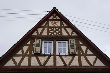 Historisches Fachwerkdach in Hainfeld in der Pfalz