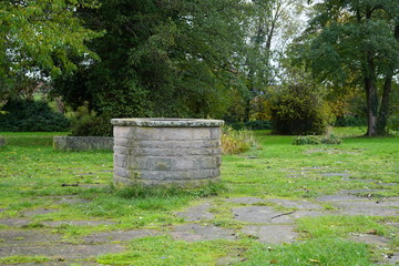 Fototapeta premium Historischer Brunnen bei Edesheim in der Pfalz