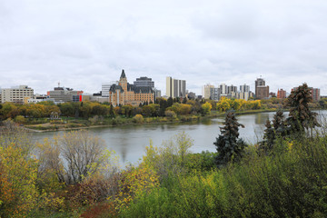 Fototapeta na wymiar Saskatoon, Canada cityscape by river