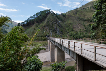 vias escondidas camino a Machetá Cundinamarca _ Colombia