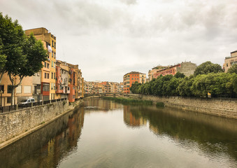 Fototapeta na wymiar Toller Blick auf Girona in Spanien