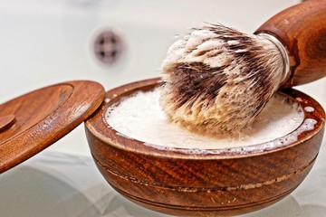 shaving equipment with vegan shaving brush