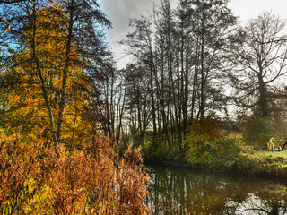 Herbststimmung an einem Fluß im Münsterland