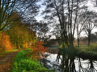 Herbststimmung an einem Fluß im Münsterland