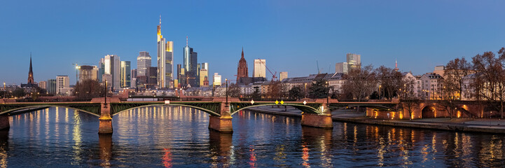 Frankfurt am Main, Ignatz-Bubis-Brücke, Skyline, Panorama, Germany