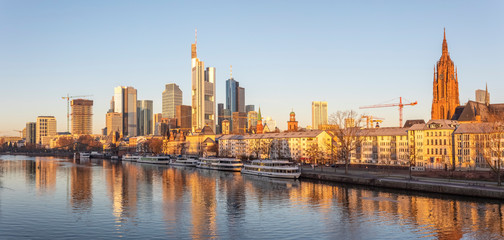 Fototapeta na wymiar Frankfurt am Main, River, Tour Boats, Skyline, Panorama, Germany