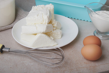 the process of cooking cottage cheese casserole with sour cream