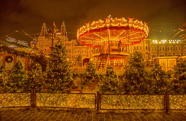 Fototapeta na wymiar Christmas carousel in Moscow with lights and decorations