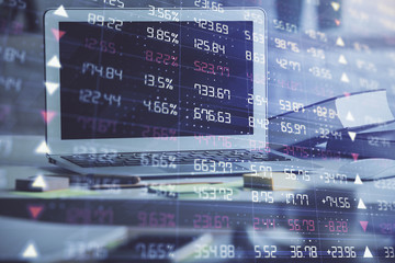 Obraz premium Forex market chart hologram and personal computer background. Double exposure. Concept of investment.