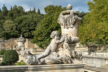 Fototapeta na wymiar A beautiful fountain in the Jardin de la fontaine in Nimes France