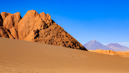 Fototapeta na wymiar Moon valley / valle de la luna in the Atacama desert, Chile