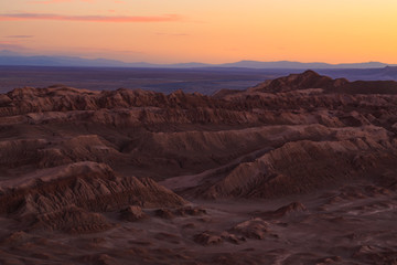 Fototapeta na wymiar Sunset over the moon valley / valle de la luna in the Atacama desert, Chile