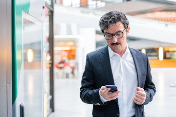 Puzzled senior businessman in stylish formal wear at shopping plaza