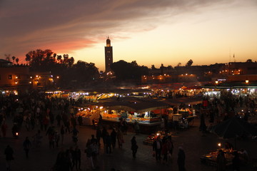 Fototapeta na wymiar Marrakech, Morocco »; Spring 2017: Colorful sunset of the night market in Marrakech square from above