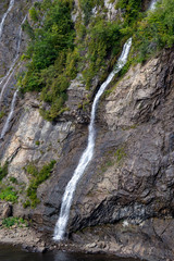 Fototapeta na wymiar Kleiner Wasserfall am Montmorency-Fall