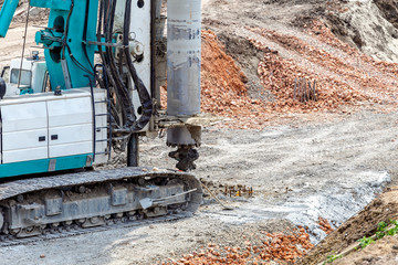 Hydraulic machine for drilling holes in the ground