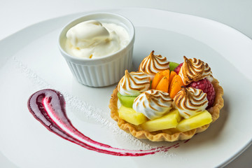 Fruit tart dessert au gratin with cream ice cream