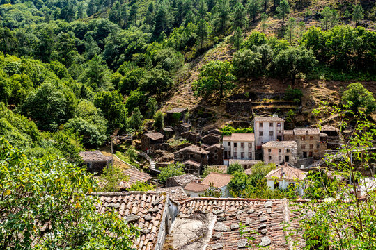 Candal &ndash; Nestled Among the Mountains