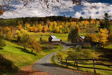 Fall tree colors at Sleepy Hollow Farm Homestead on Cloudland Road Woodstock Vermont - obrazy, fototapety, plakaty
