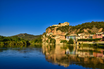 Fototapeta na wymiar Castell de Miravet Miravet poble