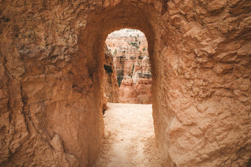 Arch on a hiking trail in the Bryce Canyon National Park, Utah