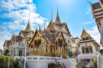 Fototapeta premium The beautiful ornated golden Grand Palace in Bangkok Thailand
