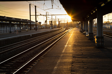 Obraz premium Railroad Tracks at a Major Train Station