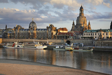 Fototapeta premium Embankment of river Elbe in Dresden. Germany