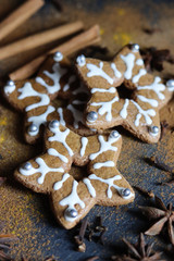 Weihnachtsplätzchen/ Lebkuchen/ Kekse mit Gewürzen