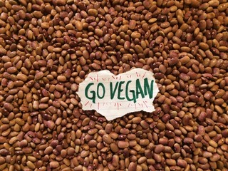 Frijoles con etiqueta sobre veganismo