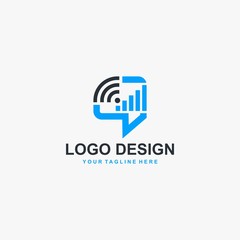 Obraz premium Bubble chat logo design. Wireless signal illustration sign. Signal and bubble chat vector icons.