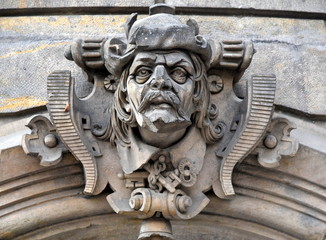 Steinernes Portrait an der Fassade des Residenzschlosses von Dresden