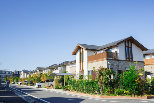 新興住宅地 の写真 ロイヤリティフリーの画像 グラフィック ベクターおよびビデオ Adobe Stock