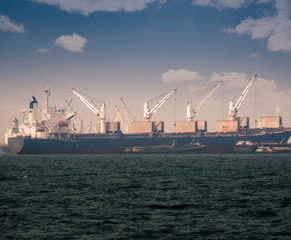 Obraz premium cranes in the port