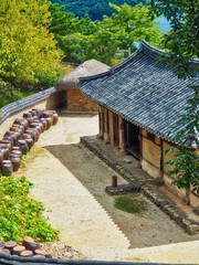 Fototapeta na wymiar 한국의 전통 집, 한옥 