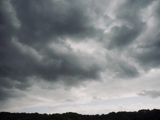 한국의 산과 먹구름