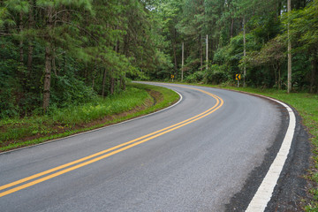 Fototapeta na wymiar Beautiful of curved road on the mountain