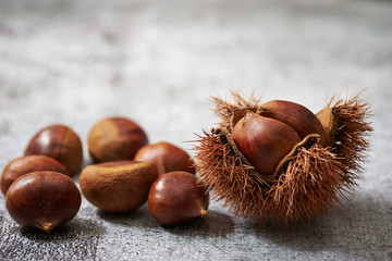 Chestnuts with shell and spikes 