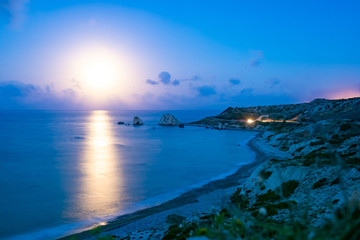 Plakat Cyprus. Rock Aphrodite. Dawn. Stone Petru tou Romiu. Sea cliffs on the beach. Landscape of the Cyprus coast. Excursions to the stone of Aphrodite. Sunrise. Guide to Cyprus. Mediterranean Sea. Sights