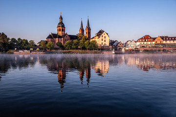 Naklejka premium Einhard Basilika im Morgenlicht