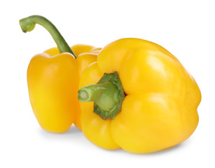 Obraz na płótnie Canvas Ripe yellow bell peppers isolated on white