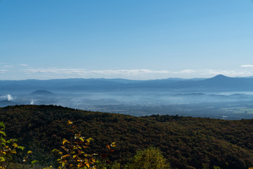 岩手県八幡平市　アスピーテラインから見る朝霧の八幡平の景色