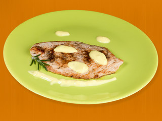 escalopes de poulet grillée garni sauce crème