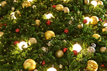 Obraz na płótnie Canvas luxury light ball decoration on christmas tree ornament