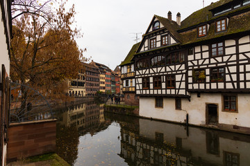 Fototapeta na wymiar canal in Strasbourg France 