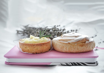 bread with cream cheese and chives